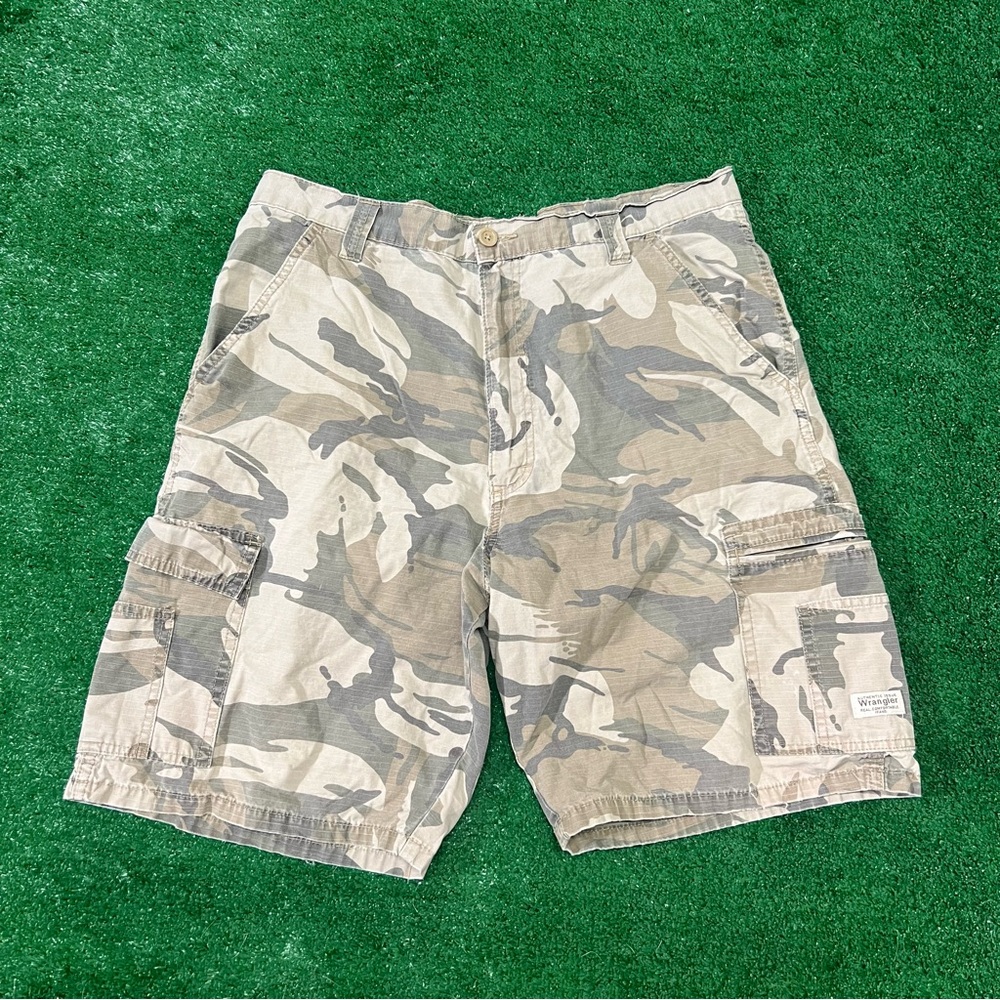 Wrangler Men's Tan and Gray Cargo Shorts